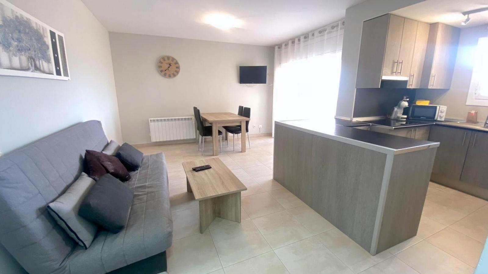 Olimpe 2 8 Apartment Roses Ngoại thất bức ảnh